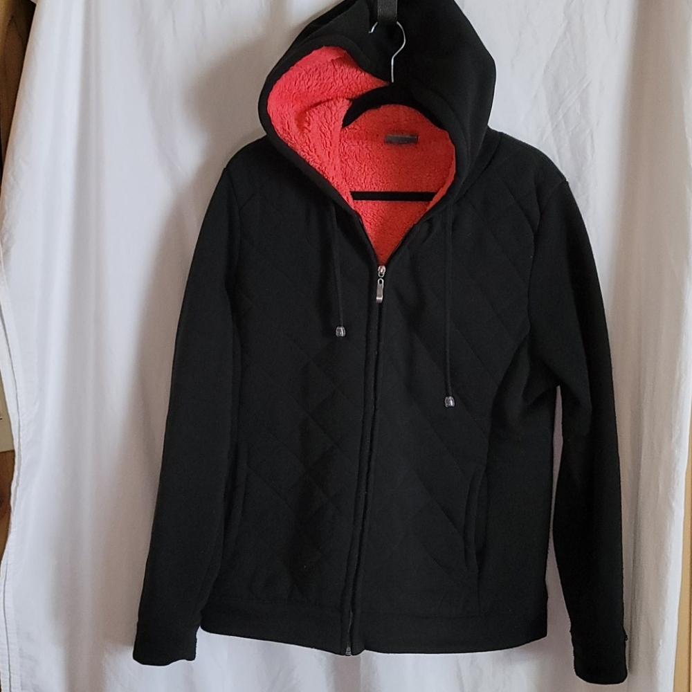 Black quilted zippy